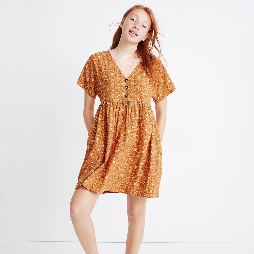 Button-Front Babydoll Dress in Americana Floral in M